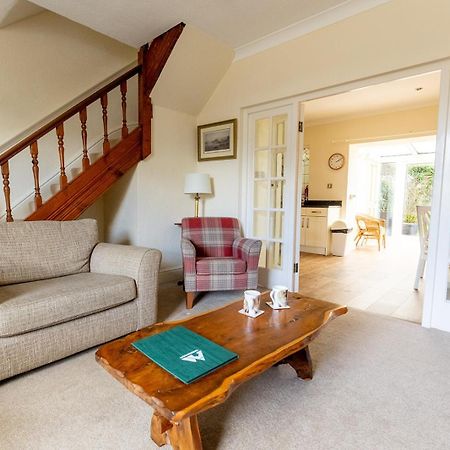 Fir Tree Cottage - Cosy 3 Bed Cottage In Penrhyn Bay With Beautiful Sea Views And Access To Snowdonia Rhôs-on-Sea エクステリア 写真