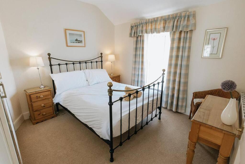 Fir Tree Cottage - Cosy 3 Bed Cottage In Penrhyn Bay With Beautiful Sea Views And Access To Snowdonia Rhôs-on-Sea エクステリア 写真