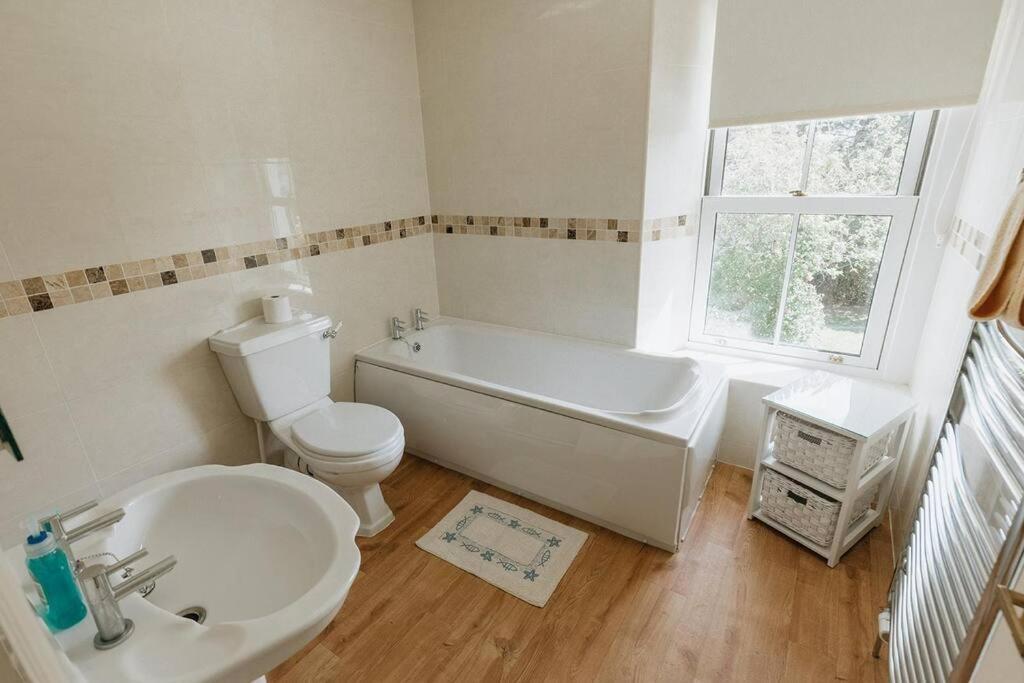 Fir Tree Cottage - Cosy 3 Bed Cottage In Penrhyn Bay With Beautiful Sea Views And Access To Snowdonia Rhôs-on-Sea エクステリア 写真