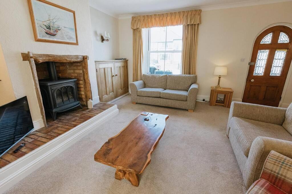 Fir Tree Cottage - Cosy 3 Bed Cottage In Penrhyn Bay With Beautiful Sea Views And Access To Snowdonia Rhôs-on-Sea エクステリア 写真