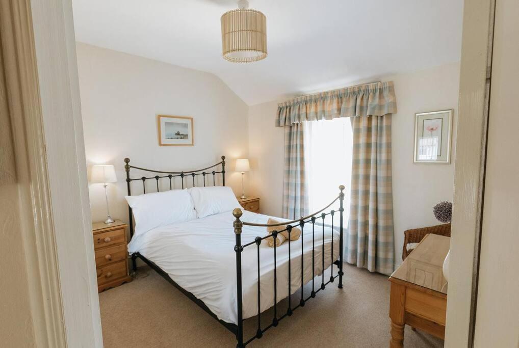 Fir Tree Cottage - Cosy 3 Bed Cottage In Penrhyn Bay With Beautiful Sea Views And Access To Snowdonia Rhôs-on-Sea エクステリア 写真