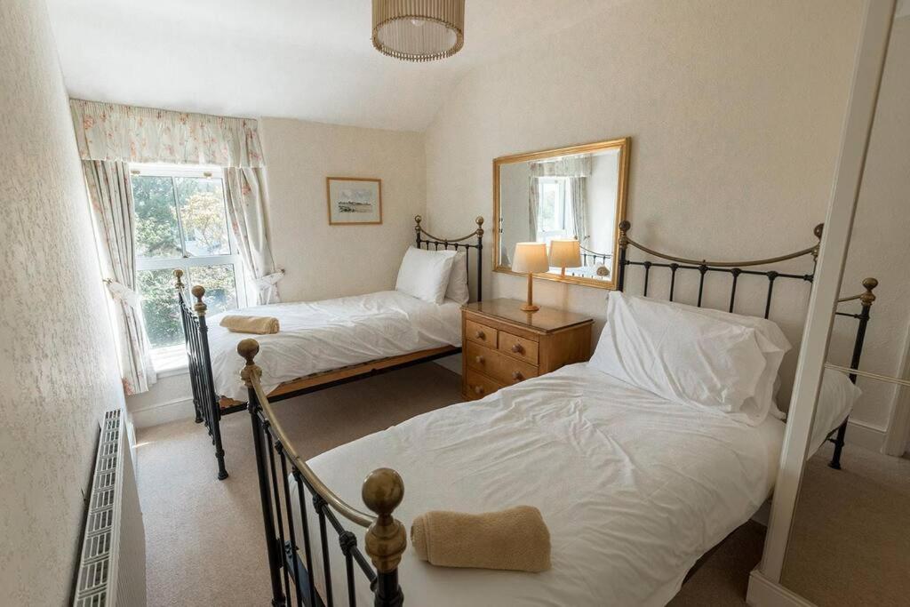Fir Tree Cottage - Cosy 3 Bed Cottage In Penrhyn Bay With Beautiful Sea Views And Access To Snowdonia Rhôs-on-Sea エクステリア 写真