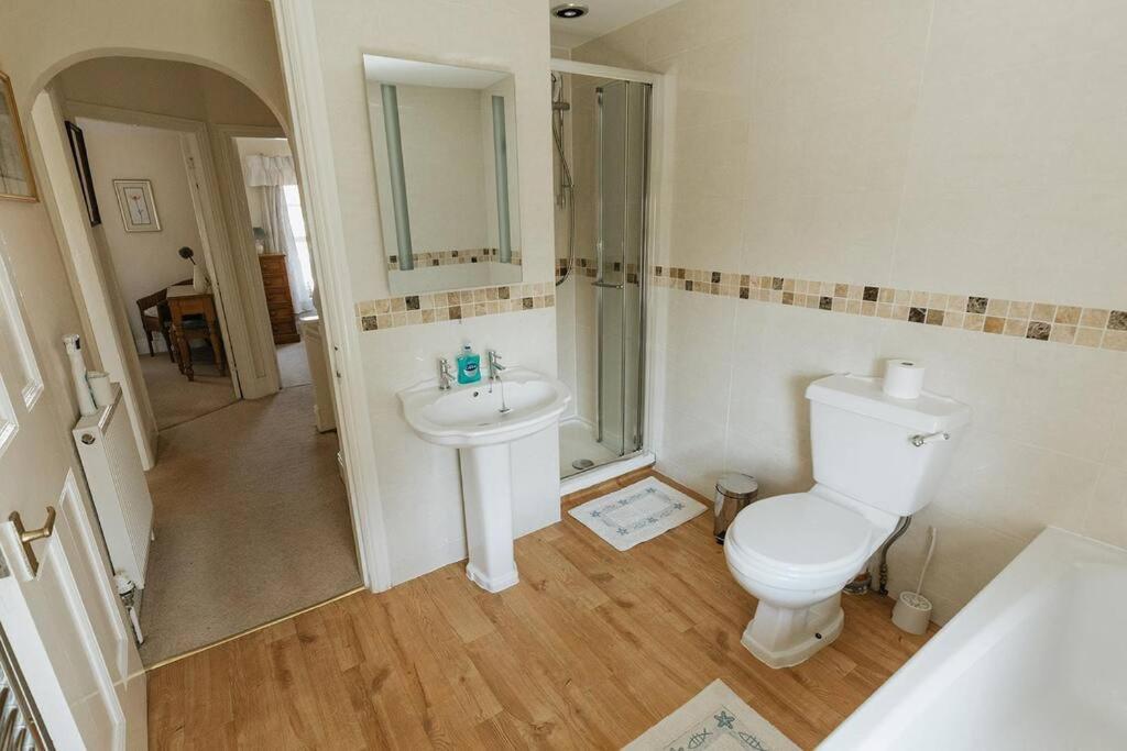 Fir Tree Cottage - Cosy 3 Bed Cottage In Penrhyn Bay With Beautiful Sea Views And Access To Snowdonia Rhôs-on-Sea エクステリア 写真