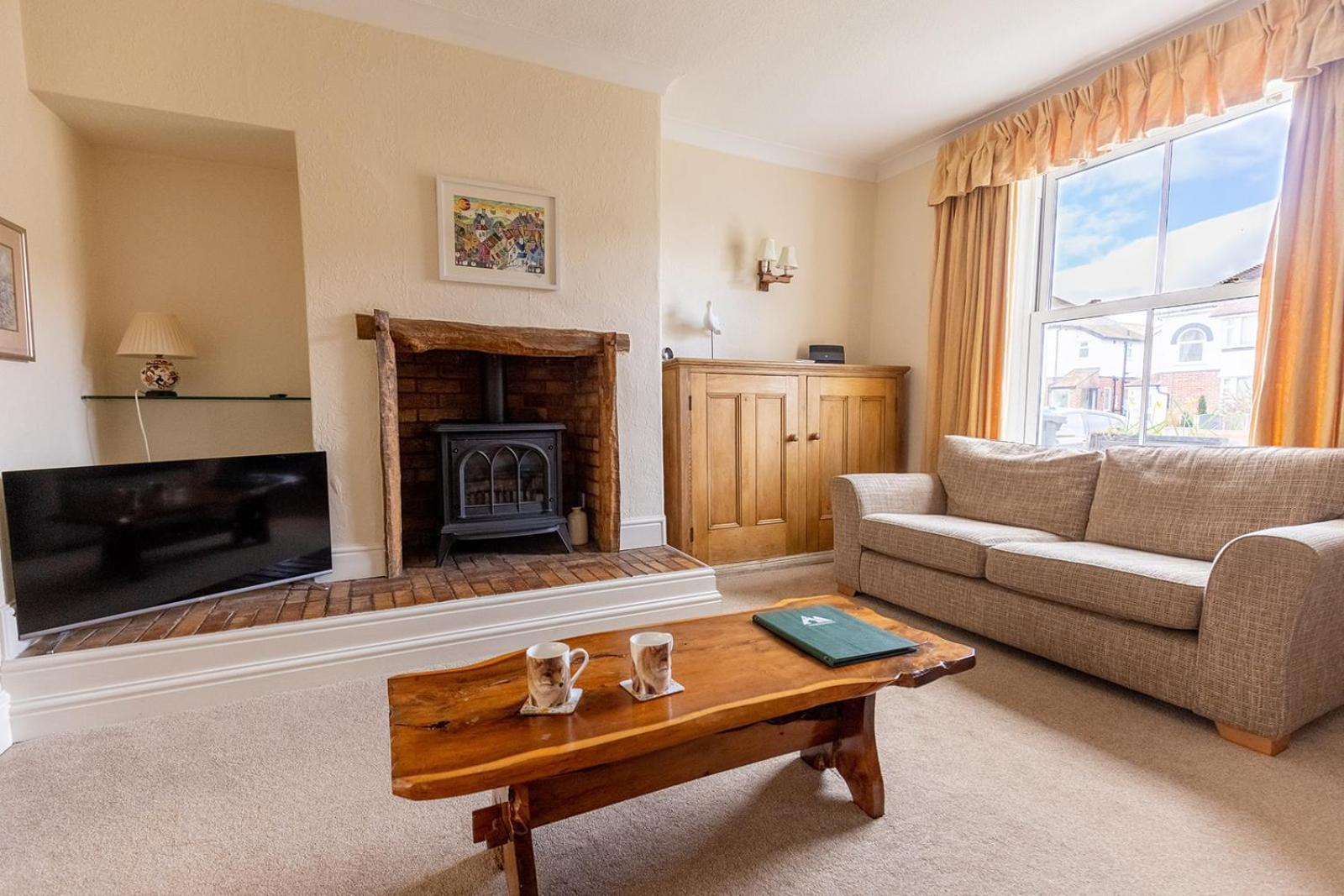 Fir Tree Cottage - Cosy 3 Bed Cottage In Penrhyn Bay With Beautiful Sea Views And Access To Snowdonia Rhôs-on-Sea エクステリア 写真