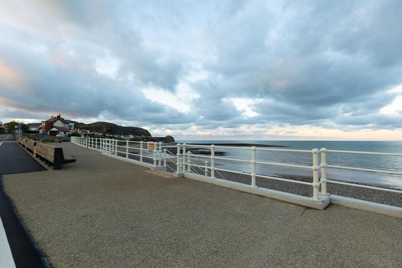 Fir Tree Cottage - Cosy 3 Bed Cottage In Penrhyn Bay With Beautiful Sea Views And Access To Snowdonia Rhôs-on-Sea エクステリア 写真